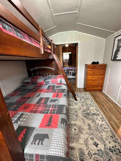 Ferienhaus Cozy Walking Distance To Parkway!