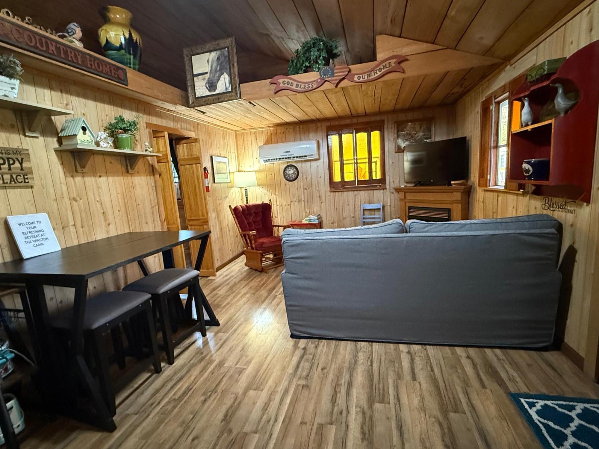 Ferienhaus Cozy Walking Distance To Parkway!