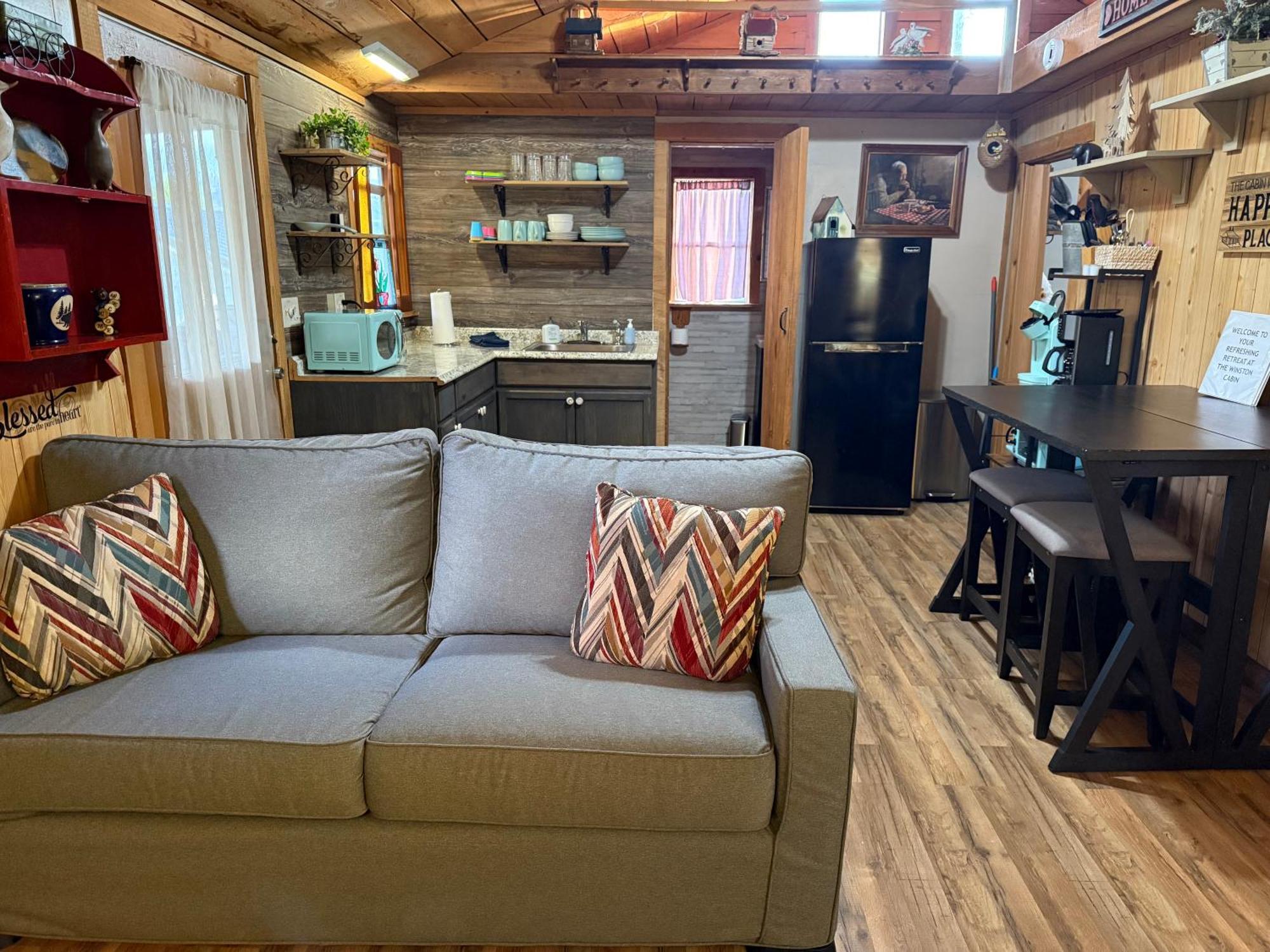 Cozy Walking Distance To Parkway! Ferienhaus